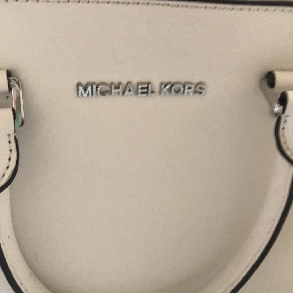 EUC Michael Kors authentic handbag with matching wallet, dust bag and adj strap - Picture 2 of 16